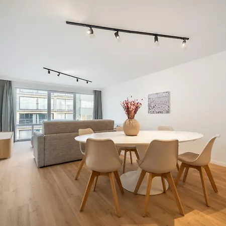 Luxe Comfort App Met Zijdelings Zeezicht En In Centrum Appartement